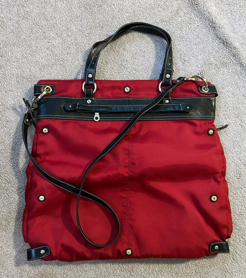 ¡NUEVO! Bolso de Mano Grande Hayden Harnett Rojo y Negro, Borde de Nylon y Cuero Foto 2 de 4