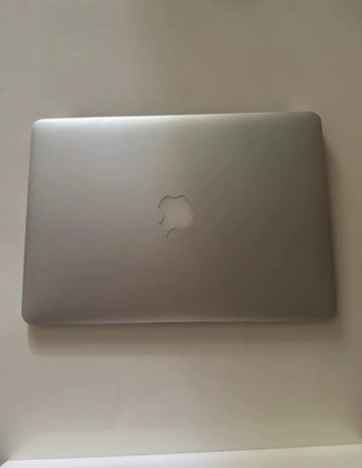 Apple MacBook Air 13,3 Zoll, Intel Core I5, 4GB RAM, 120GB SSD, Silber, 2015 - Bild 3 von 4