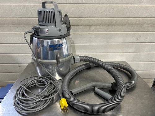 Nilfisk GM80 portable vacuum for clean areas, model GMPJ115