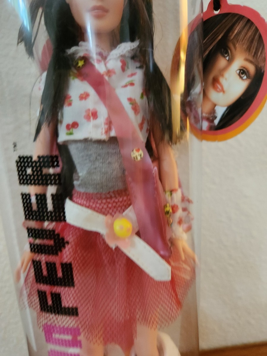 2004 Fashion Fever Tokyo Pop Style Barbie Teresa H0644