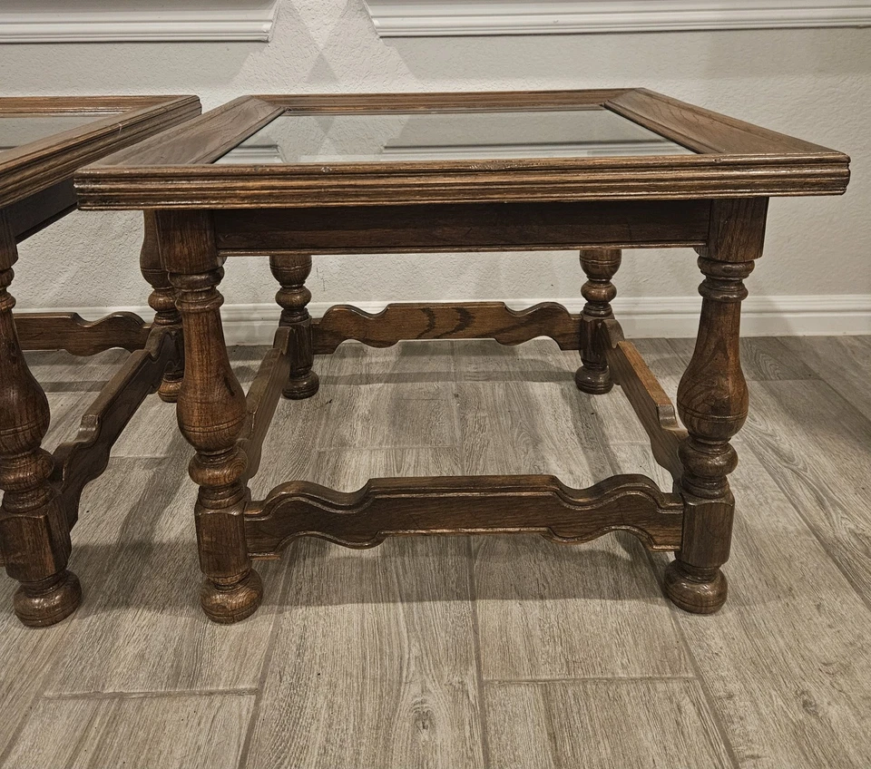 Par de mesas superiores cuadradas de vidrio de roble Ethan Allen Royal Charter usadas en excelente estado Foto 3 de 4