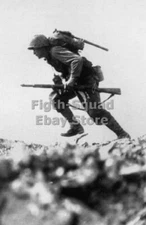 WW2 Picture Photo US soldier in combat Iwo Jima 6250