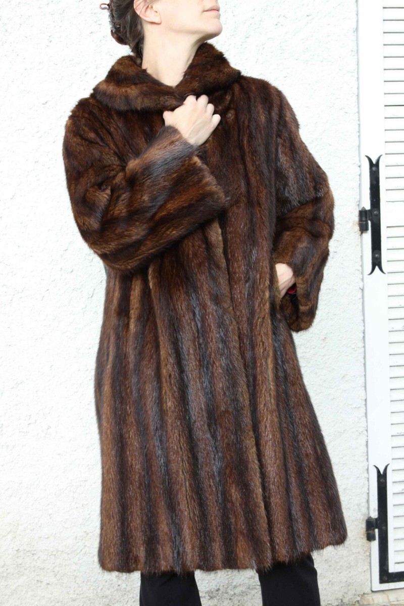 Manteau En Fourrure Véritable De Queues De Vison - Marque Samaritaine - Taille 42-44/XL - Occasion