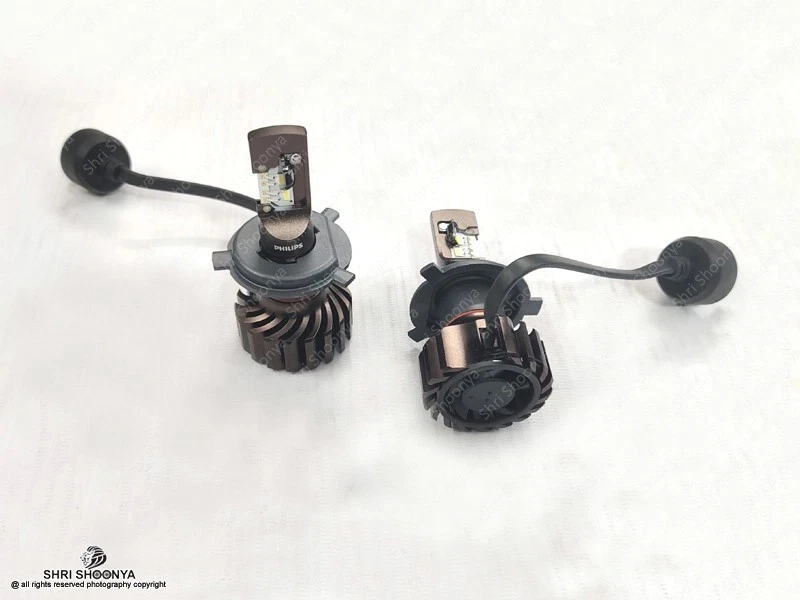 Faro Coche Philips H4 Ultinon Pro9000 LED (250% más Luz) (Juego de 2) -5800K Foto 3 de 4