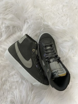 Nike WMNS Blazer Mid 77 Damen Sneaker Khaki Dunkelgrün Neu Größe 36,5