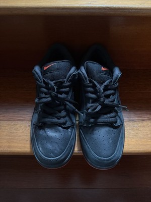 Size 9.5M/11W - Nike SB Dunk Low Black Pigeon Pre-owned |SHIP FAST|