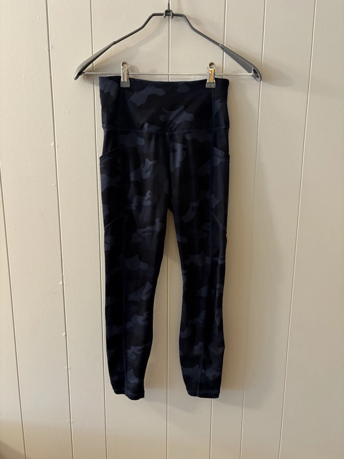 yogalicious lux camoflauge with pockets euc d3 leggings