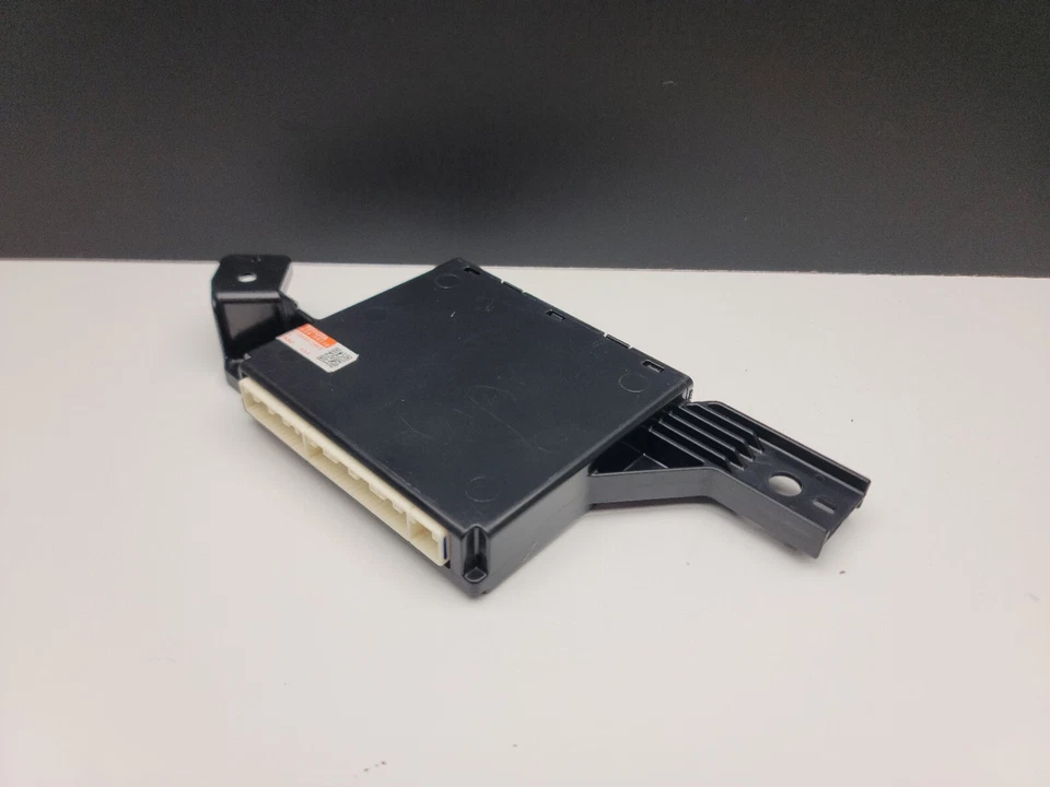 2017 2018 Toyota Sienna Air Conditioner Amplifier Control Module 88650-08210 - Image 2 of 4