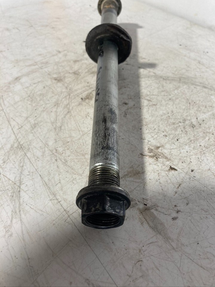 Kawasaki ZXR 400 L Rear Swing Arm Spindle bolt L1l9 (19911999) eBay