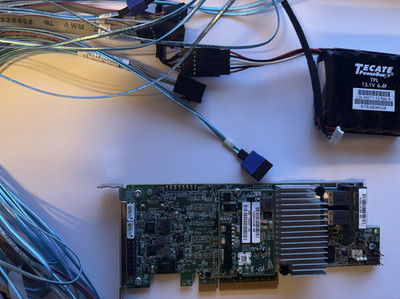 Broadcom Megaraid SAS 9361-8i SATA/SAS RAID Controller 1GB + LSICVM02 + Kabel