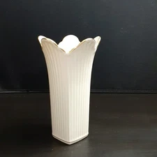 Lenox Meridian Vase Cream With 24k Gold Trim Late 20th Century Fluted Ribbed