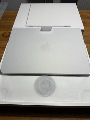 MacBook Air M3, Silber, 8GB, 256 GB, 13,6 Zoll, AppleCare+ bis 09/2026, OVP