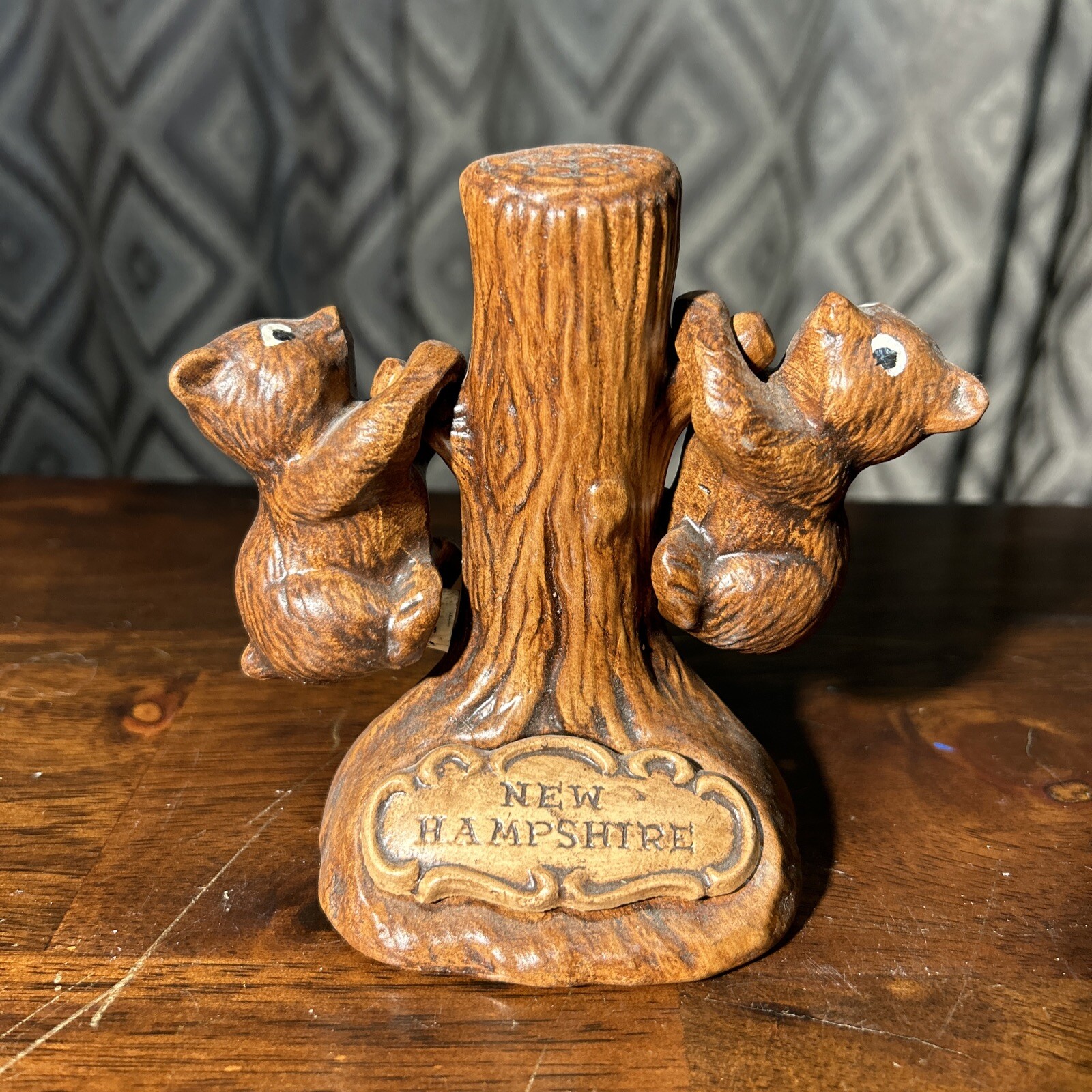 Vtg Treasure Craft New Hampshire Bears On Tree Salt & Pepper Shakers