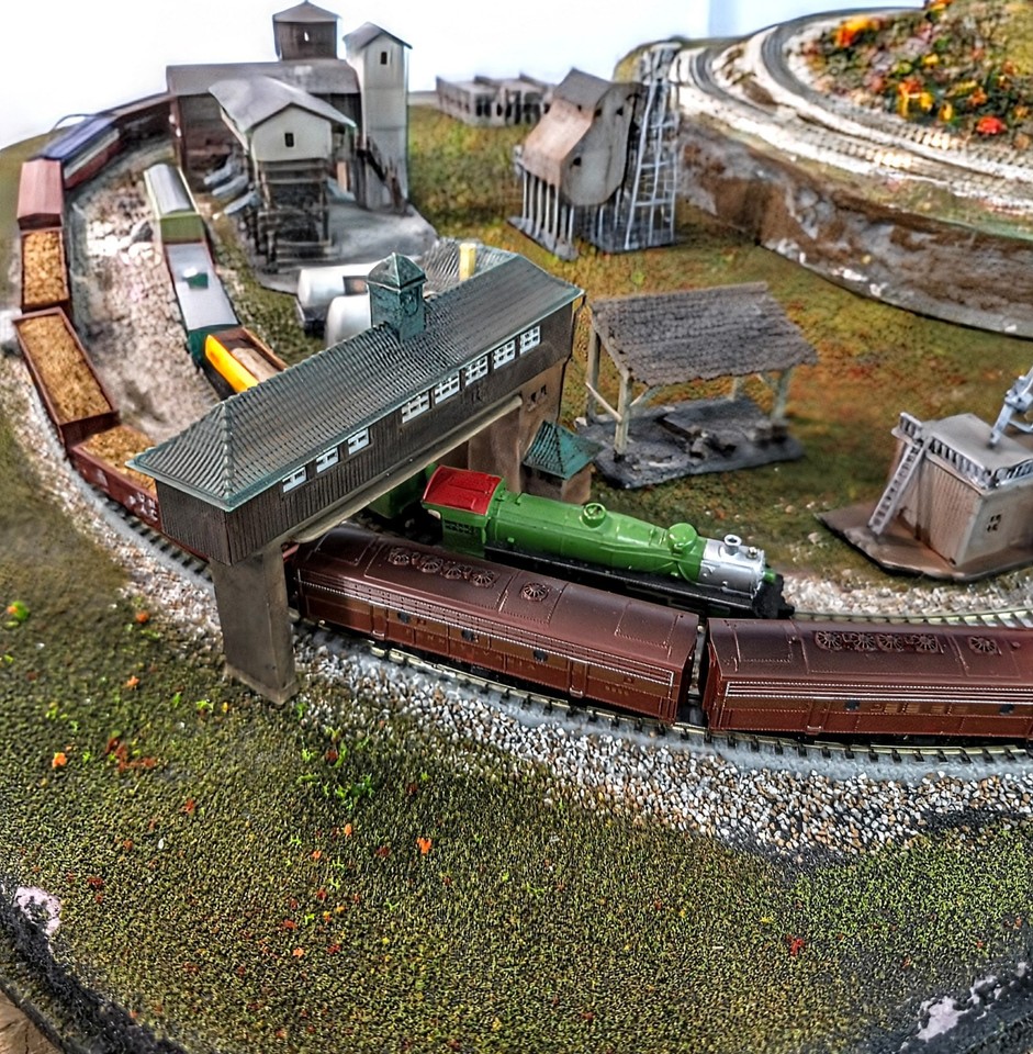 Z Scale Train Layout: Single Track Oval (48