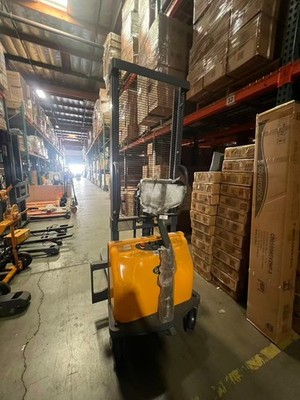APOLLOLIFT Used 2200lbs with 63'' Lift Fixed Legs Semi Electric Pallet Stacker