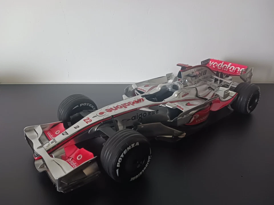 McLaren Mercedes F1 MP4 23 Lewis Hamilton - Photo 1/4