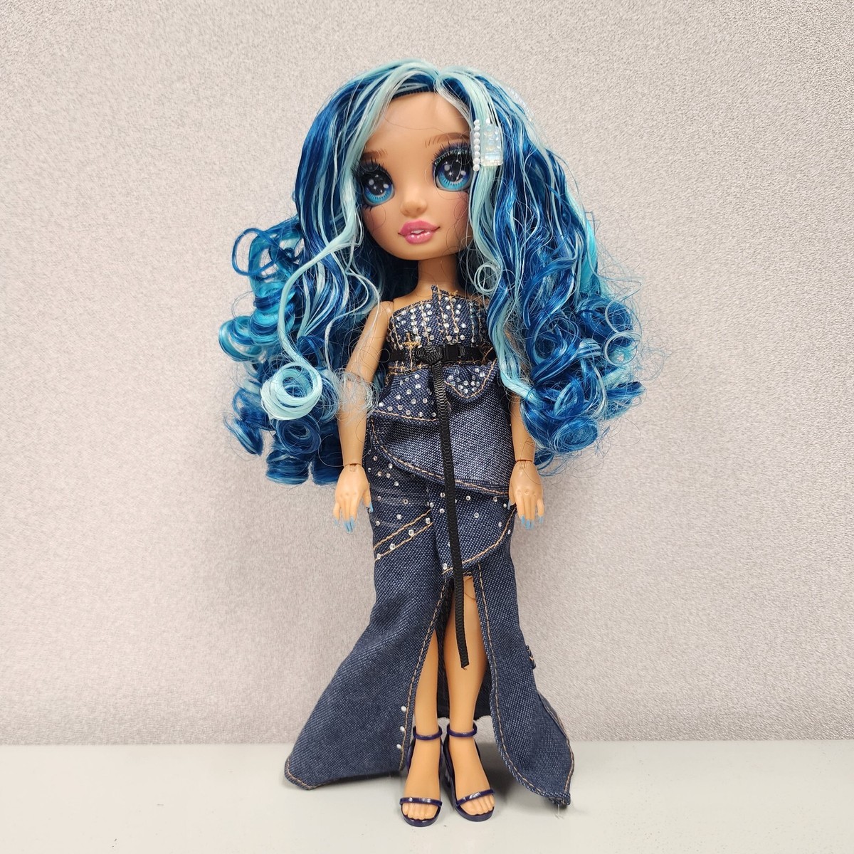 Poupée Rainbow High Skylar Bradshaw - Pom-pom Girl Thème Bleu, Articulée, Avec Peigne Et Pompons - 4