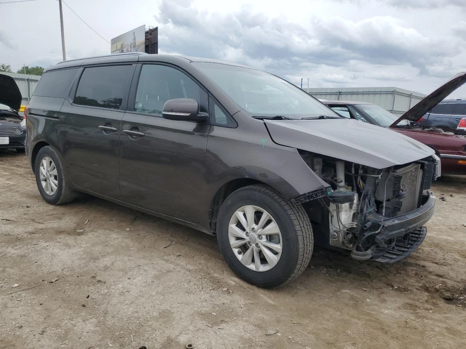 Consola central inferior delantera usada se adapta a: Kia Sedona 2016 piso delantero grado inferior A Foto 3 de 4