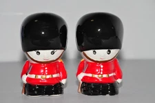 British Queen Royal Guard Soldiers Cruet Sets. Salt and Pepper Pots by Elgate