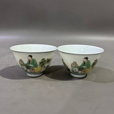 Un par de bellas artes coleccionables hechas a mano pintura familia rosa porcelana figura taza