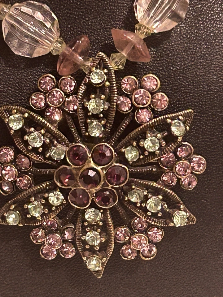 "Collar Hecho a Mano 16"" con Broche Colgante Flor Estrás Verde Rojo Rosa 2" Foto 2 de 4