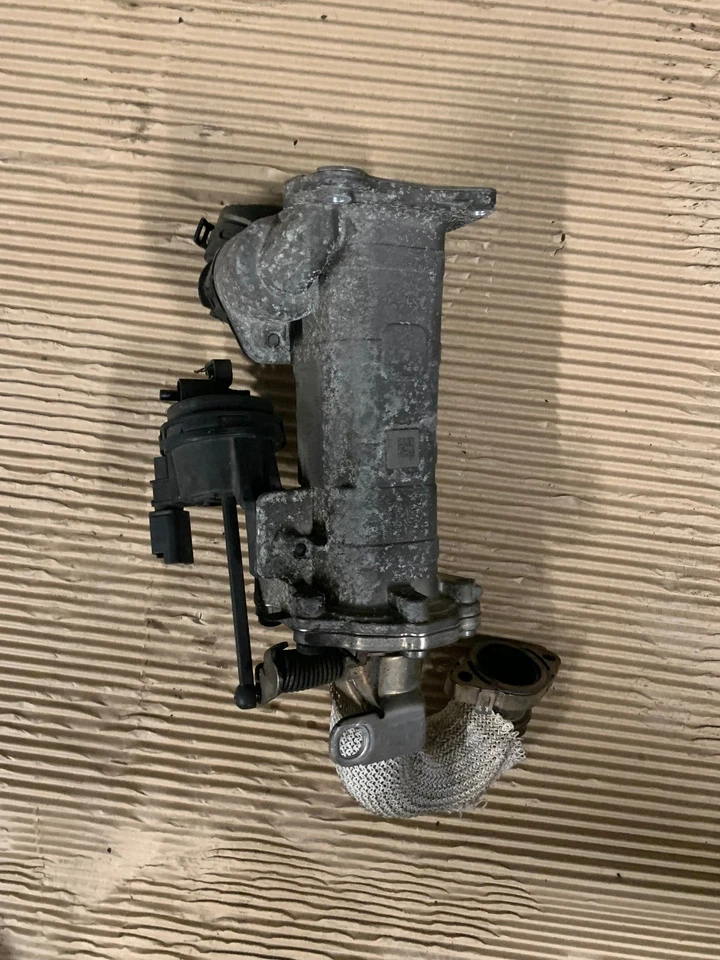 JAGUAR XF EGR 2.2L DIESEL EXHAUST GAS RE-CIRCULATION COOLER. C2S-52516 - Image 2 of 2