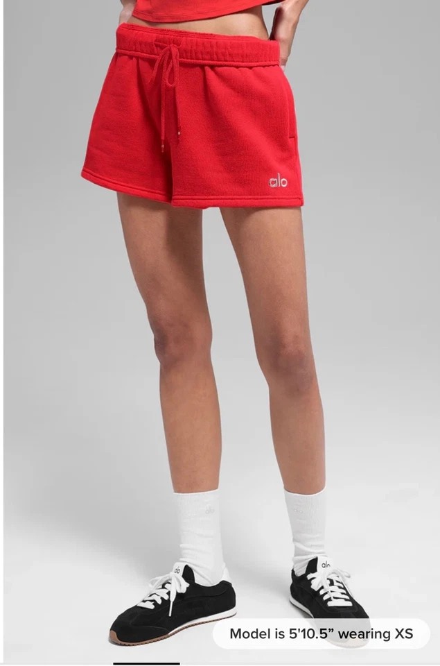 Nuevos Pantalones Cortos Pequeños Alo Yoga Accolade Edición Limitada Color Rojo Brillante $80 Foto 3 de 4