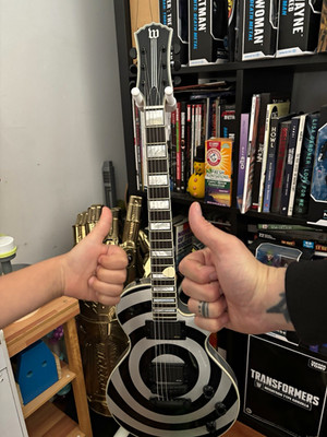 Wylde Audio silver Bullseye grail comes with PRS gig bag