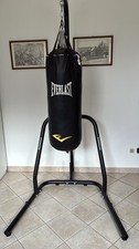 sacco da boxe da terra con supporto