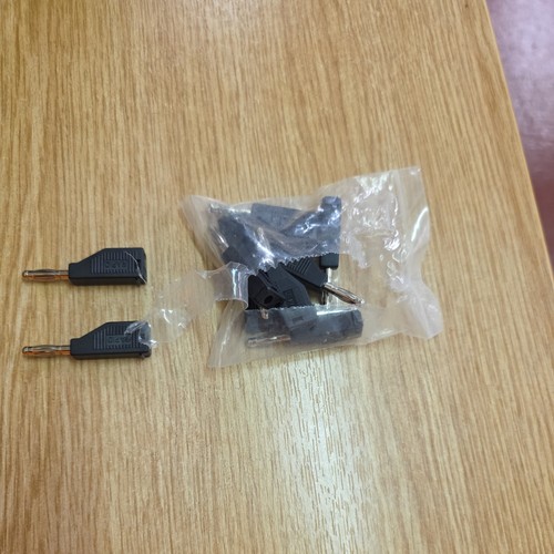 Black 4mm Stackable Test Plug Banana Connector R8-19 - Picture 3 of 3
