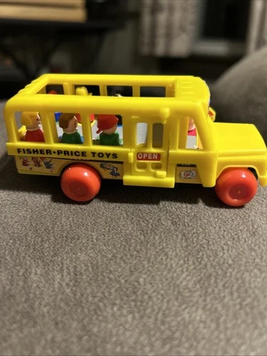 Vintage Fisher Price Yellow School Bus #192 with 7 Little People Figures