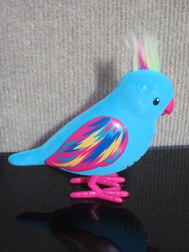 Little Live Pet Tweet Uccellino Parlante Arcobaleno Ricky Giocattolo Interattivo - Foto 5 di 8