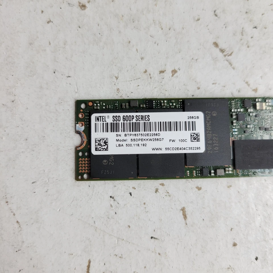 Intel 600p SSDPEKKF256G7L 256 GB NVMe 80mm Solid State Drive - Image 2 of 4