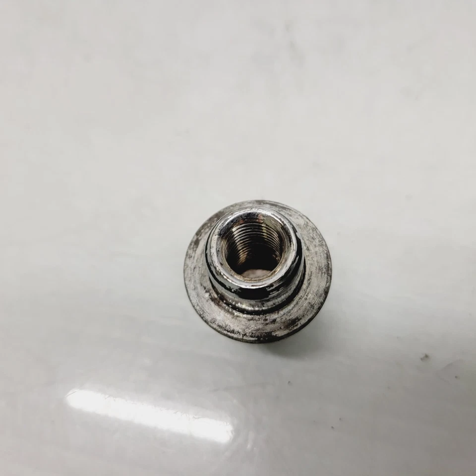 Tuerca Lexus is250 is350 2006-2013 OEM Foto 3 de 4