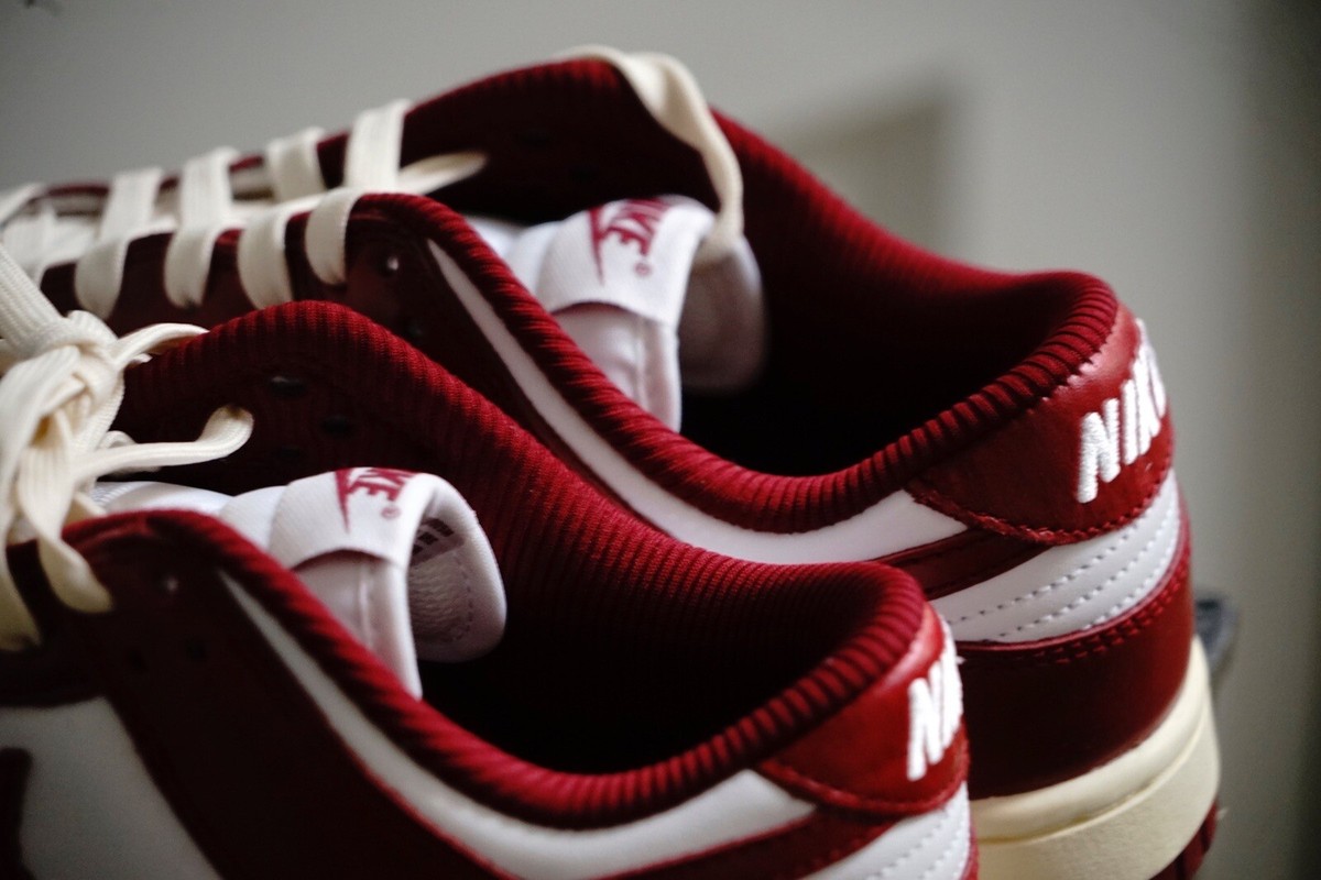 Size Nike Dunk Low Premium Vintage Red W