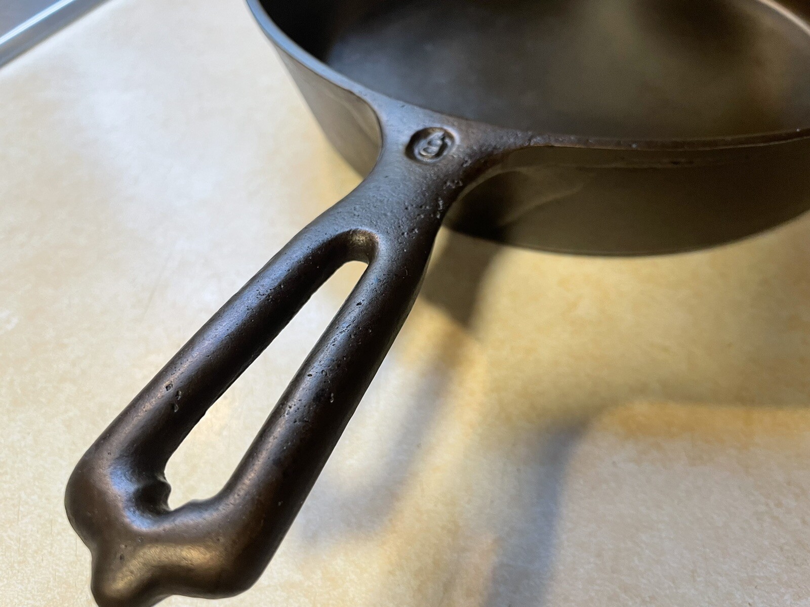 Wapak 8 Cast Iron Indian Skillet/Indian Head/HTF/Flat/Impeccable