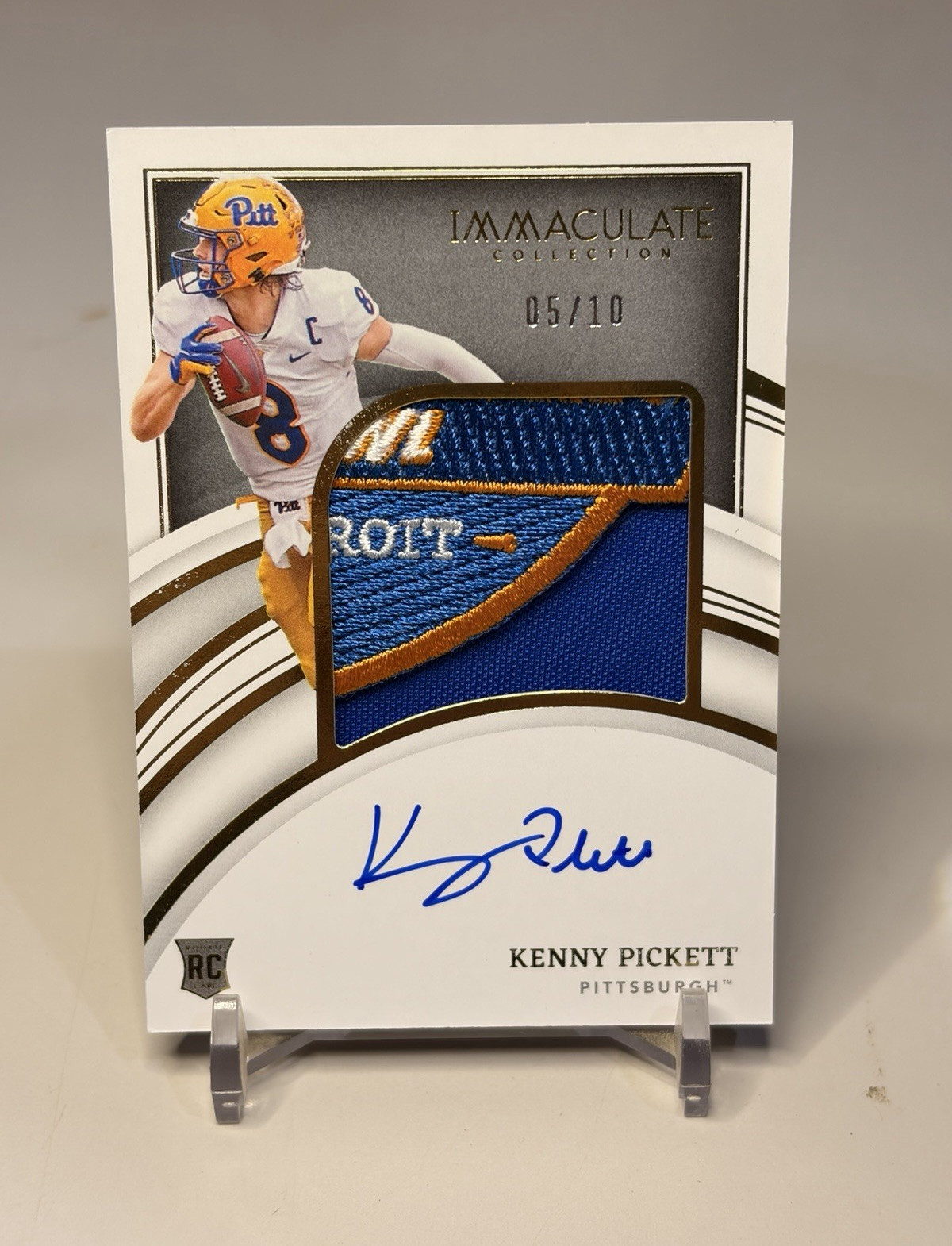 2022 Panini Immaculate Collegiate Rookie Auto Gold /10 Kenny Pickett RA-KPI
