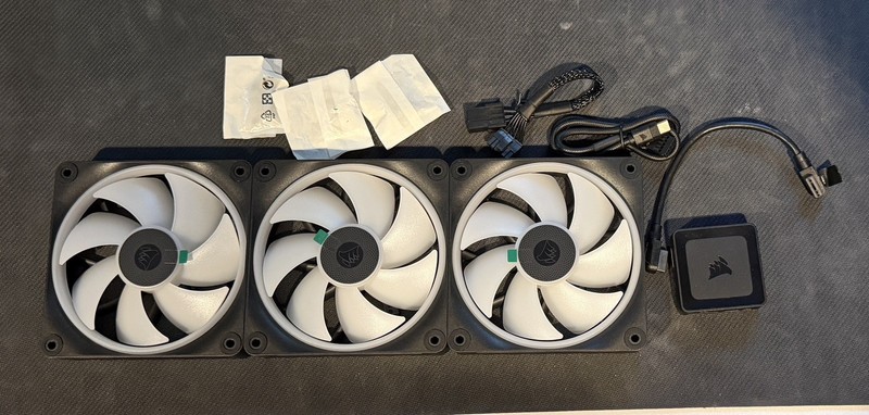 Corsair iCUE LINK LX120 RGB 120mm PWM Fans Starter Kit (3-pack)