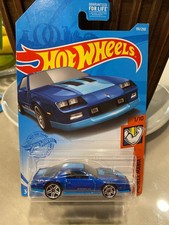 Hot Wheels 85 Chevrolet Camaro Iroc-z - Blue Muscle Mania 110