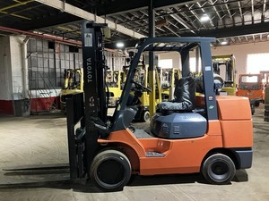 2011 Toyota 10,000 LB Forklift with 2 Stage Mast and Side Shift only 4200 Hours