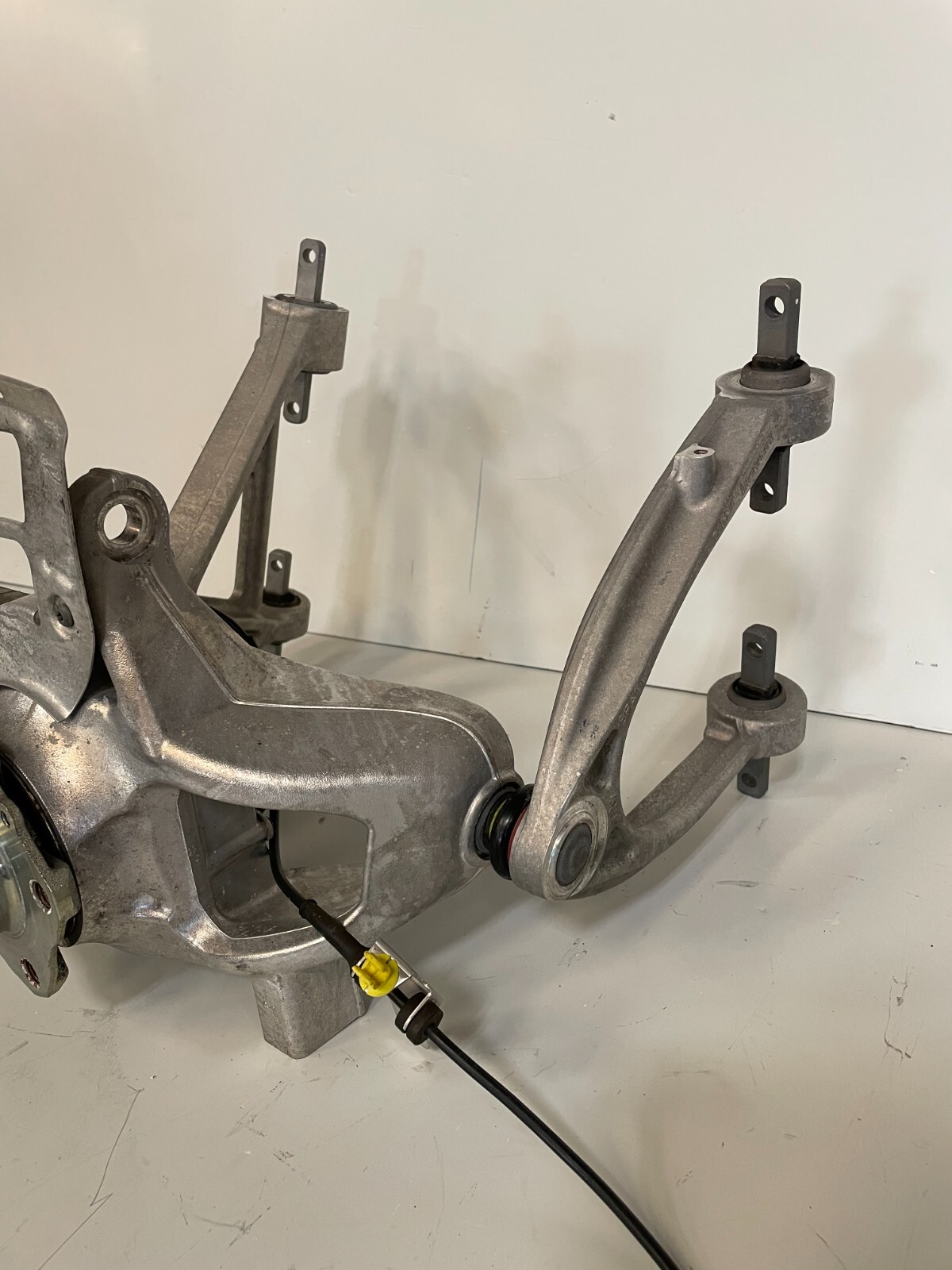 Ferrari California FRONT Left SPINDLE KNUCKLE ARM 237285 235132 235136(3k miles)