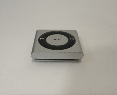 [新品•未使用] iPod Shuffle 2GB Silver Apple iPod Shuffle 4th Generation Silver (2 GB) Works Great