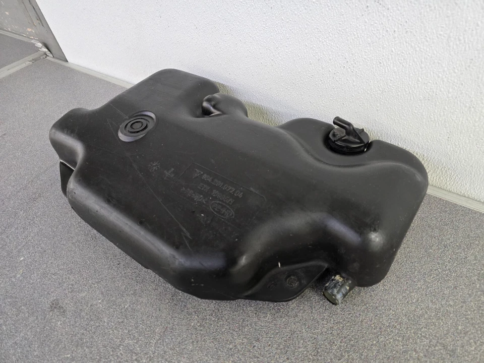 MUY BONITO TANQUE DE EXPANSIÓN DE VAPOR DE COMBUSTIBLE DE PLÁSTICO USADO ORIGINAL PORSCHE 911 964 993 Foto 3 de 4
