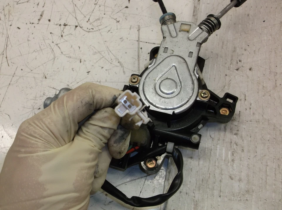 Motor regulador ventana trasera derecha Lexus ES300 1997-2001 85710-33090 OEM BS60864 Foto 3 de 4