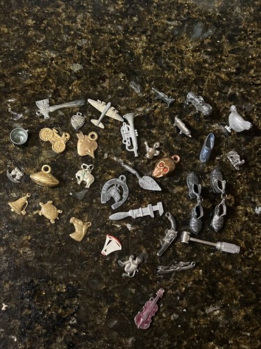 Lot 34 Vintage Zinn/Metall Cracker Jack Charm Preis Spielzeug Lot - Bild 1 von 12