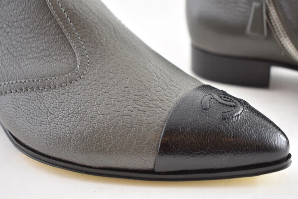 Chanel 18B Negro Gris Granulado CC Punta Mocasín Plano Botas Cortas 40.5 Foto 4 de 4