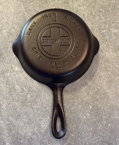 Griswold No. 4 Large Block Logo Cast Iron Skillet 702 – Early, No Letter Suffix