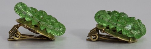 Vintage Clip On Earrings Light Green Beads Gold Tone Necklace and Earring Set - Picture 11 of 13