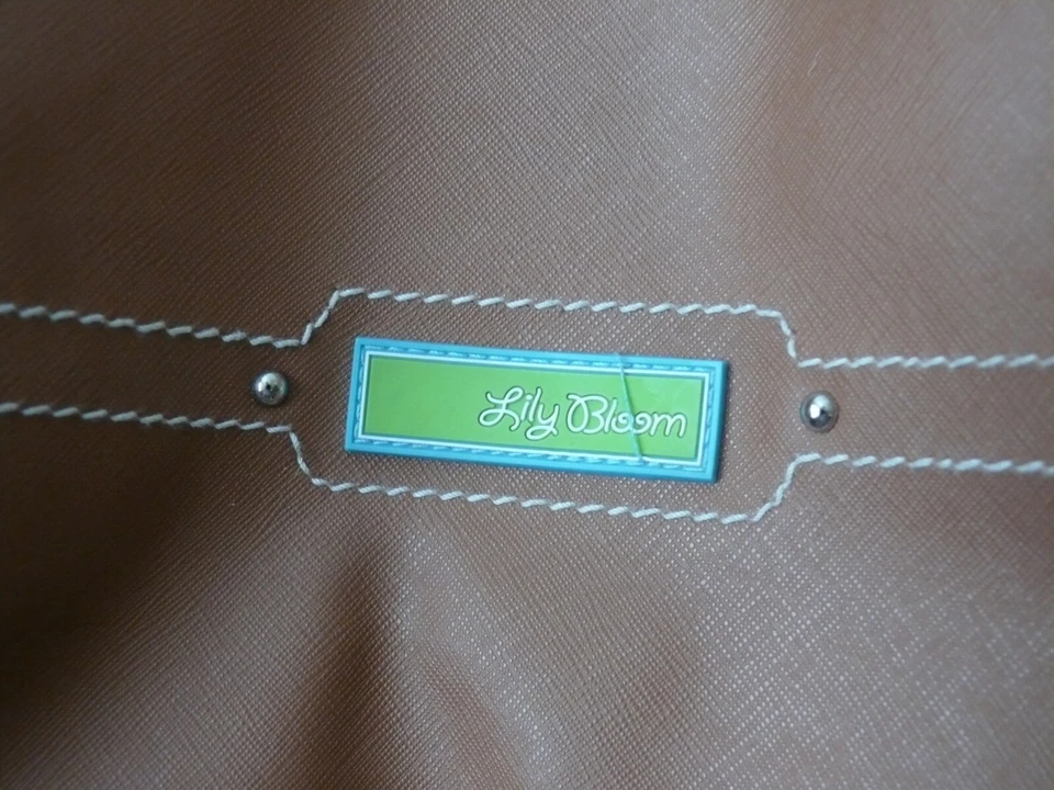 Bolso marrón grande Lily Bloom - Cierre a presión - Aprox. 12" de alto, 16" de ancho y 5" D Foto 3 de 4