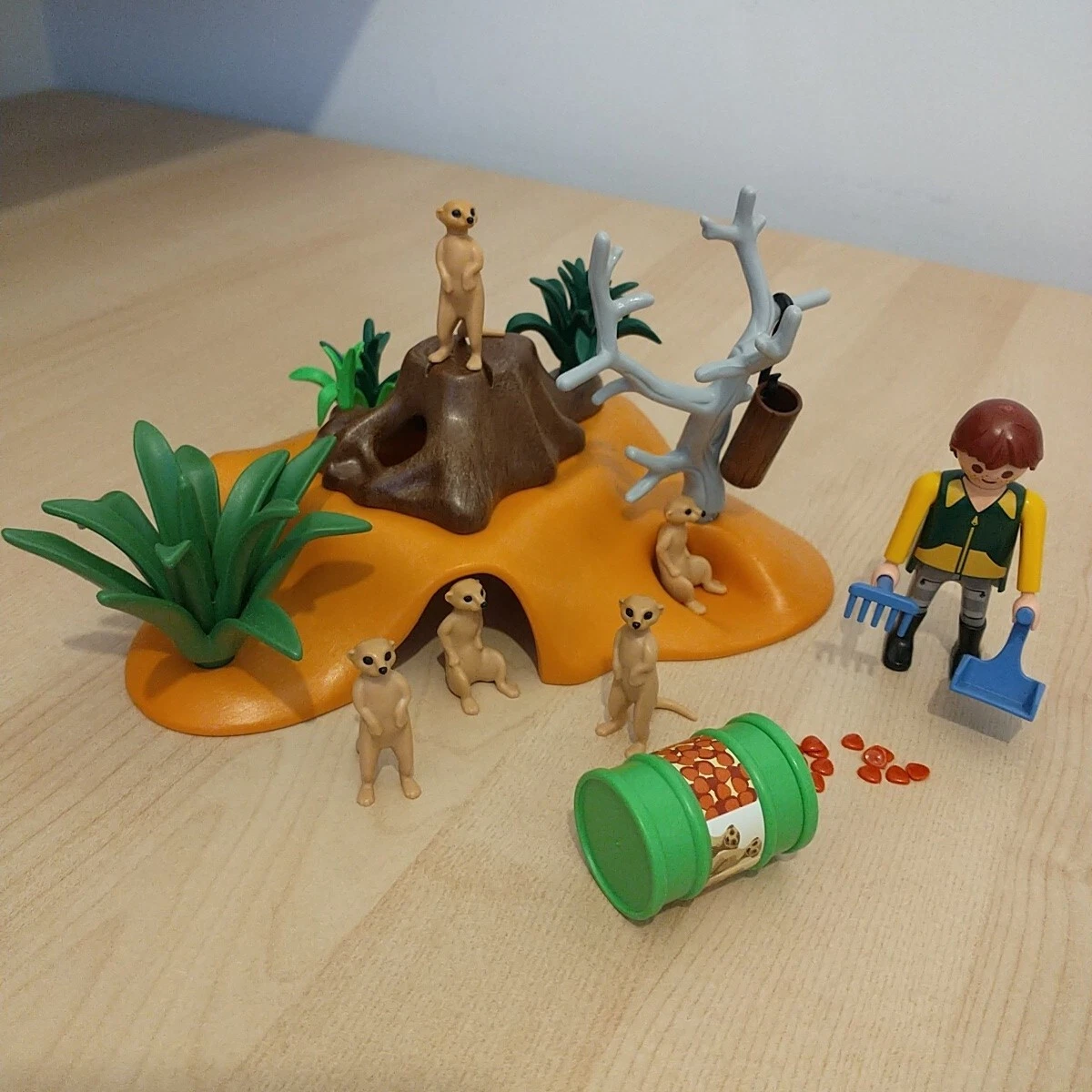 Playmobil 4853 Meerkat Family Complete Set with Figures